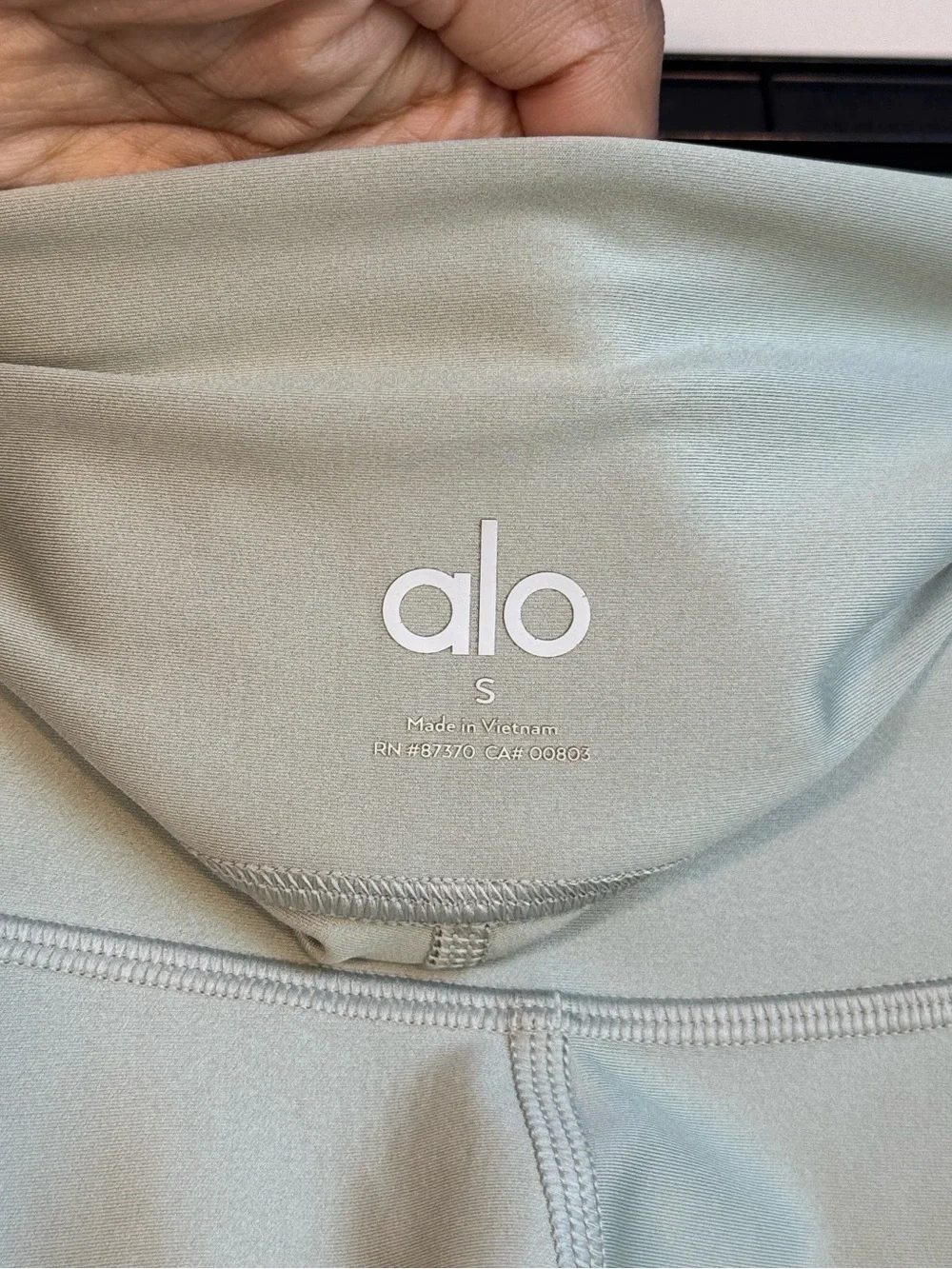 ALO Yoga High-Waist Airlift Legging in Limestone - S